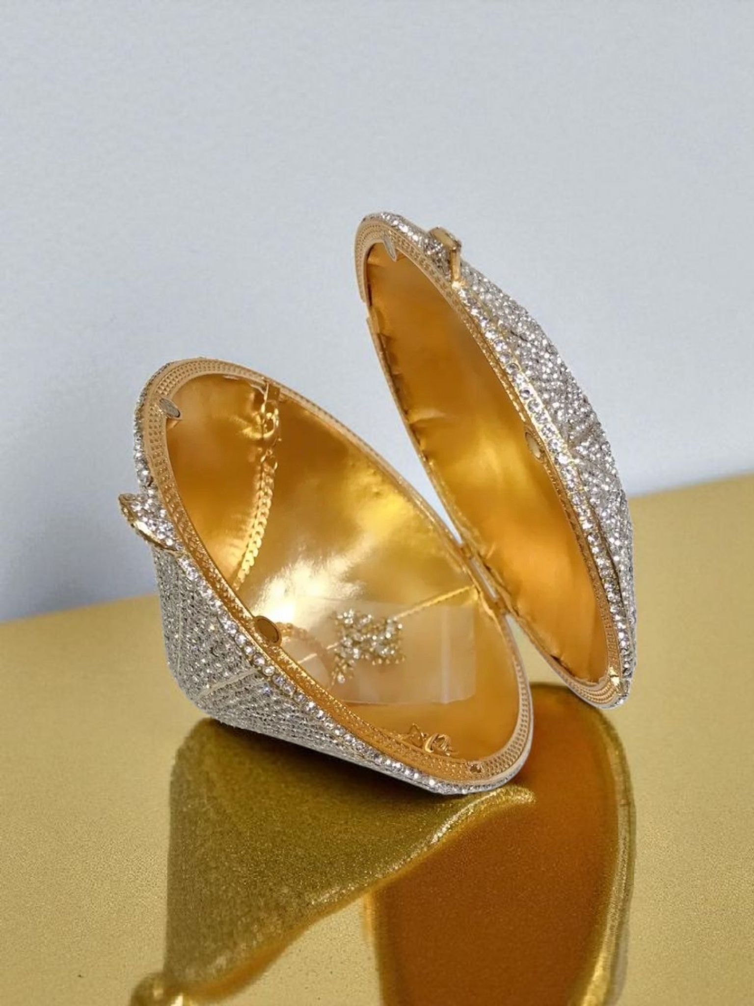 Diamond Cut Crystal Clutch – Luxury Round Rhinestone Evening Bag Silver/Gold