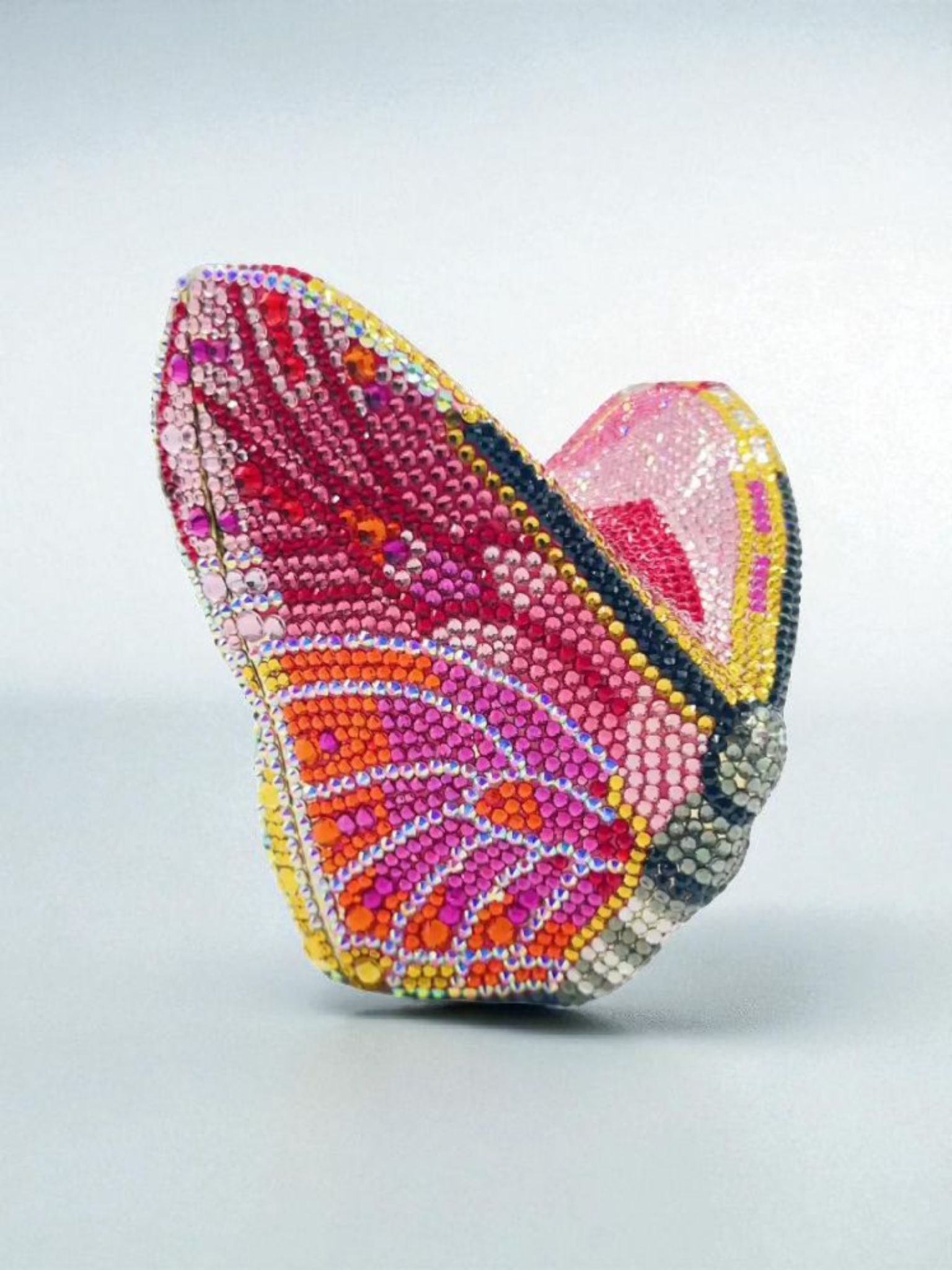 Bolso de mano tipo clutch con alas de mariposa de cristal – Lujoso bolso multicolor llamativo.