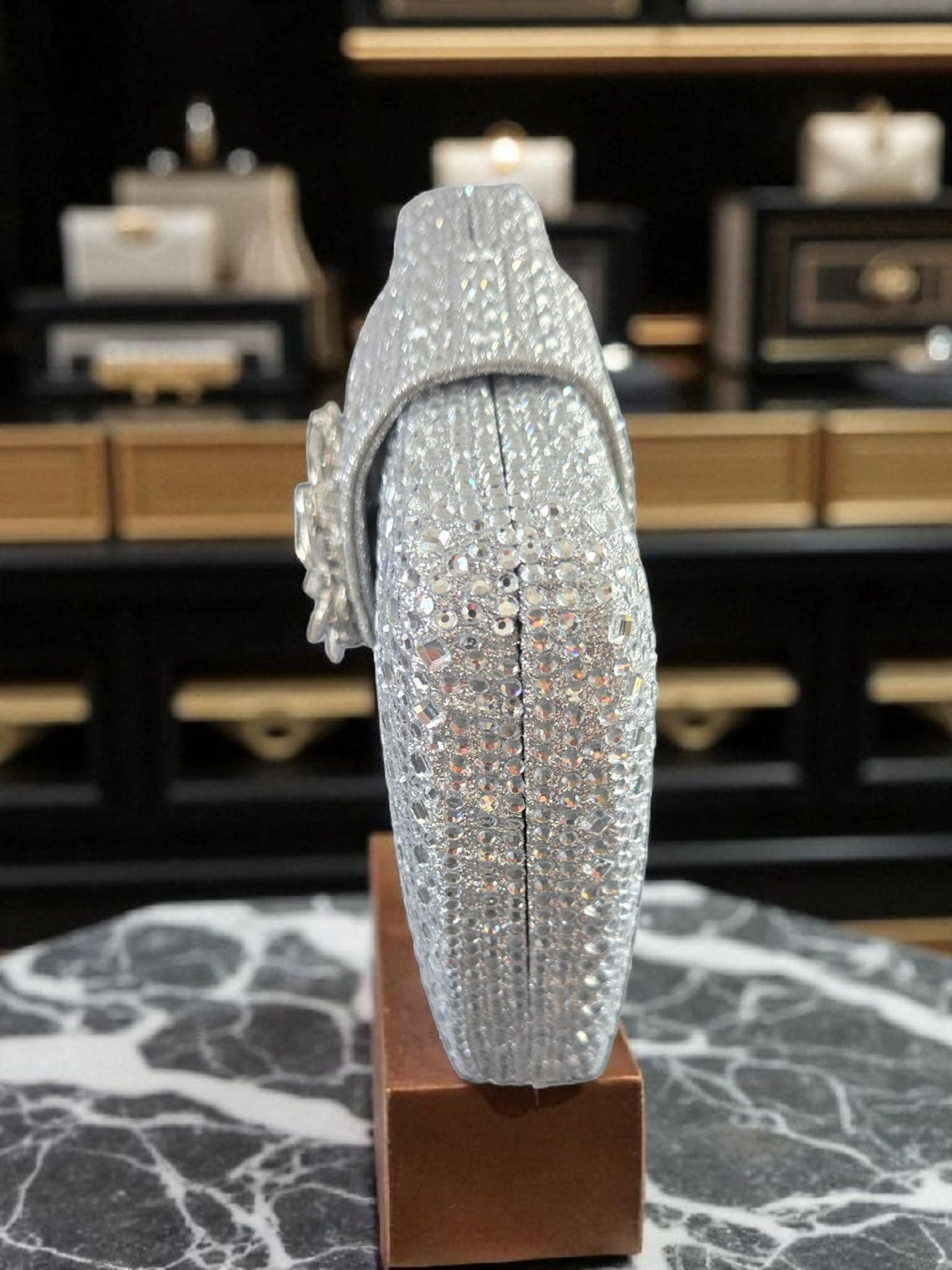 Crystal Floral Clasp Clutch – Luxury Silver Rhinestone Evening Bag