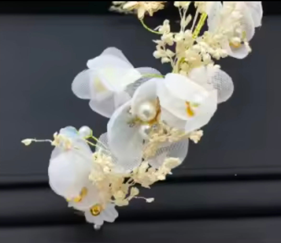 Handcrafted Floral Bridal Headpiece – Soft White Orchid & Pearl Wedding Crown