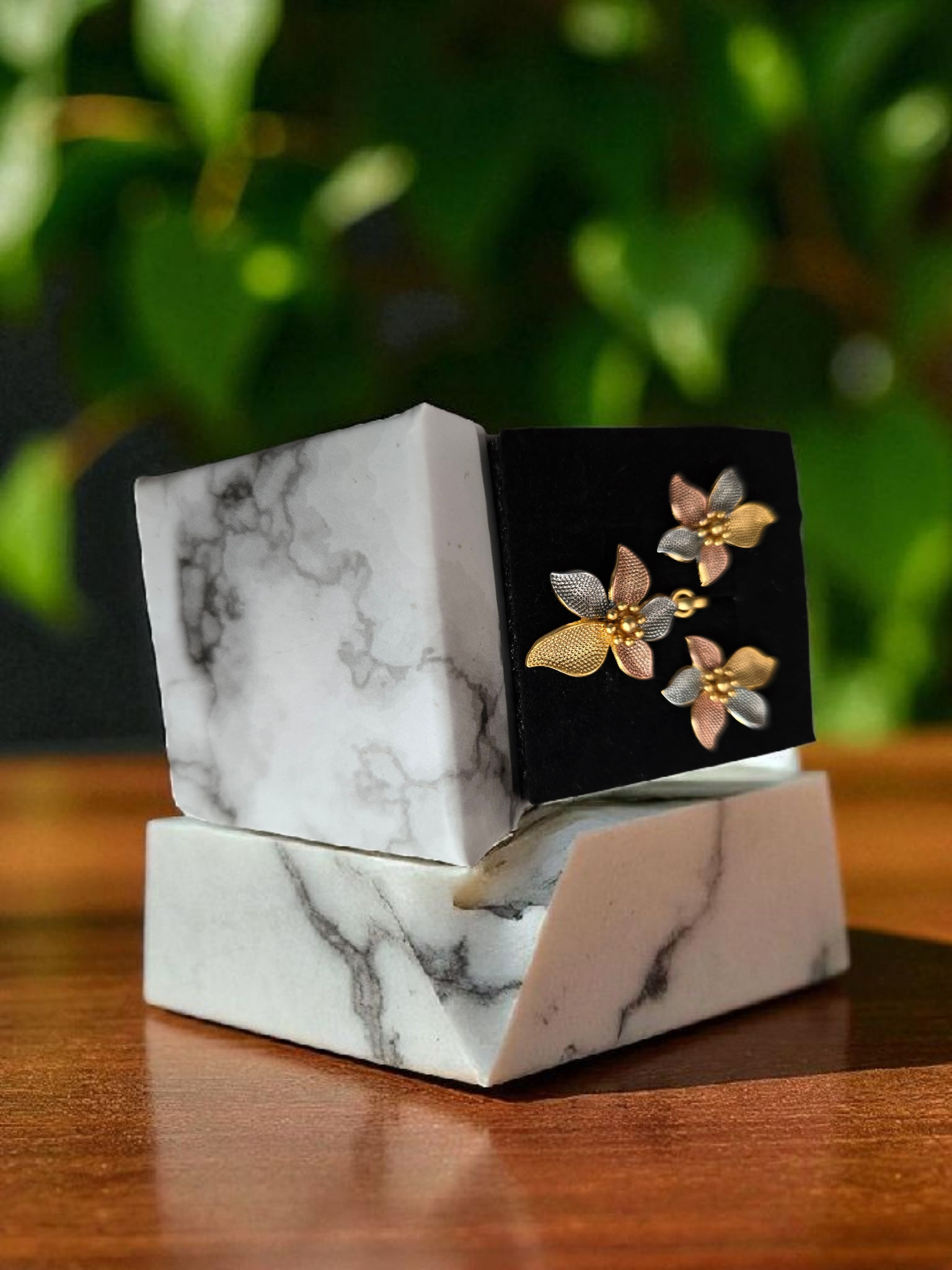 Tri-Tone Floral Jewelry Set – Earrings & Pendant in Gold, Silver & Rose Gold