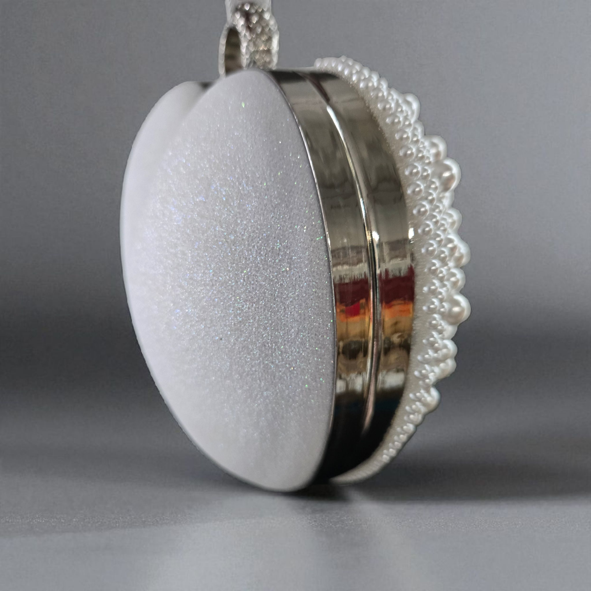 White Pearl Heart-Shaped Clutch – Elegant Bridal Handbag