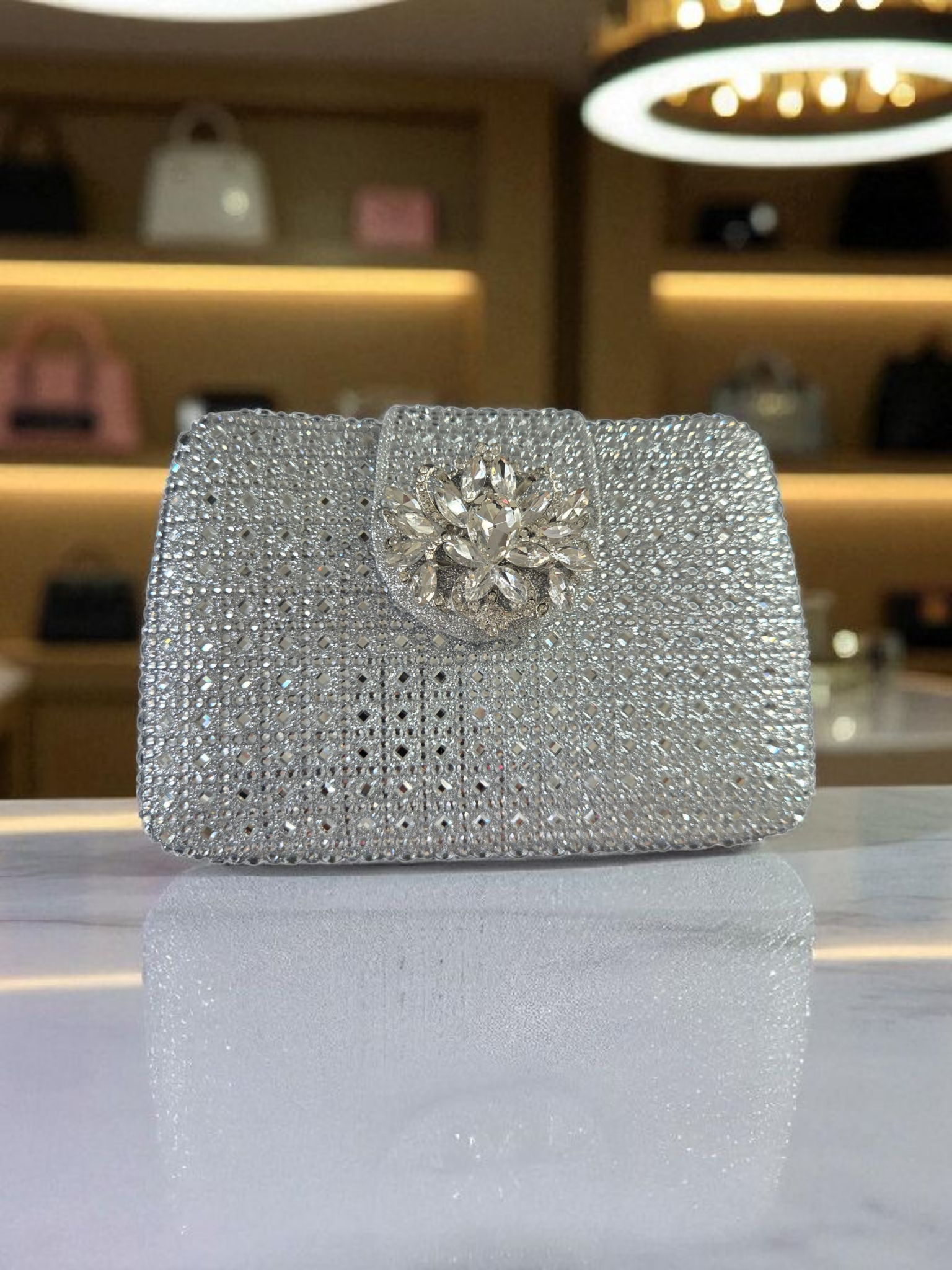 Crystal Floral Clasp Clutch – Luxury Silver Rhinestone Evening Bag