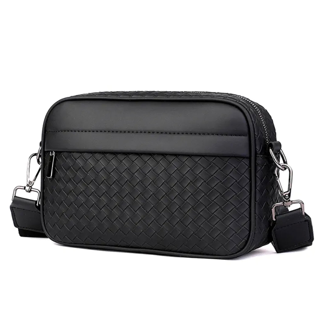 Men’s Woven Pattern Leather Crossbody Bag – Black Minimalist Design