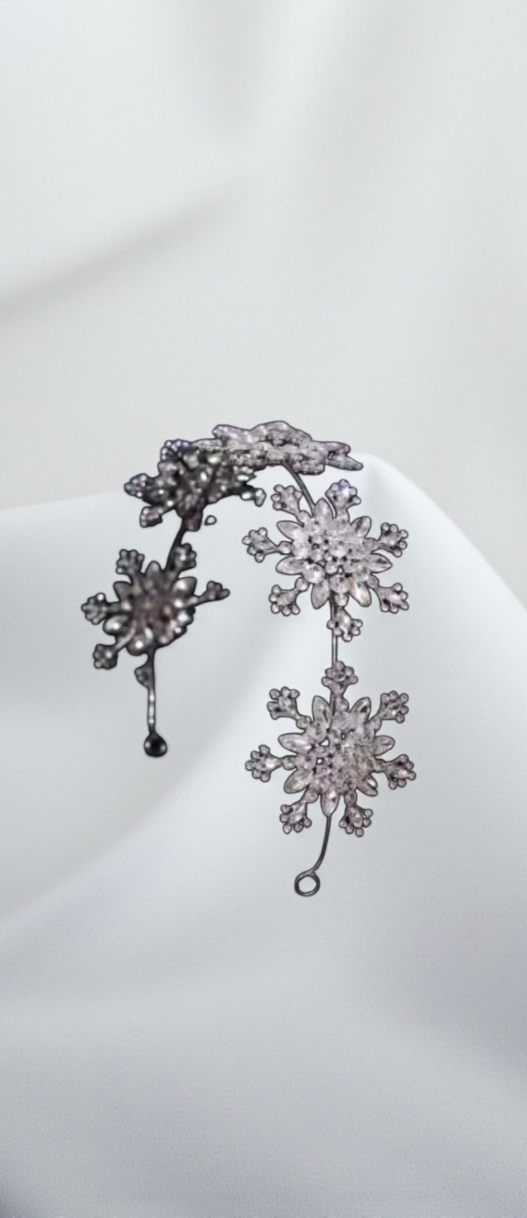 Dainty Snowflake Crystal Headpiece – Elegant Bridal & Photoshoot Hair Accessory