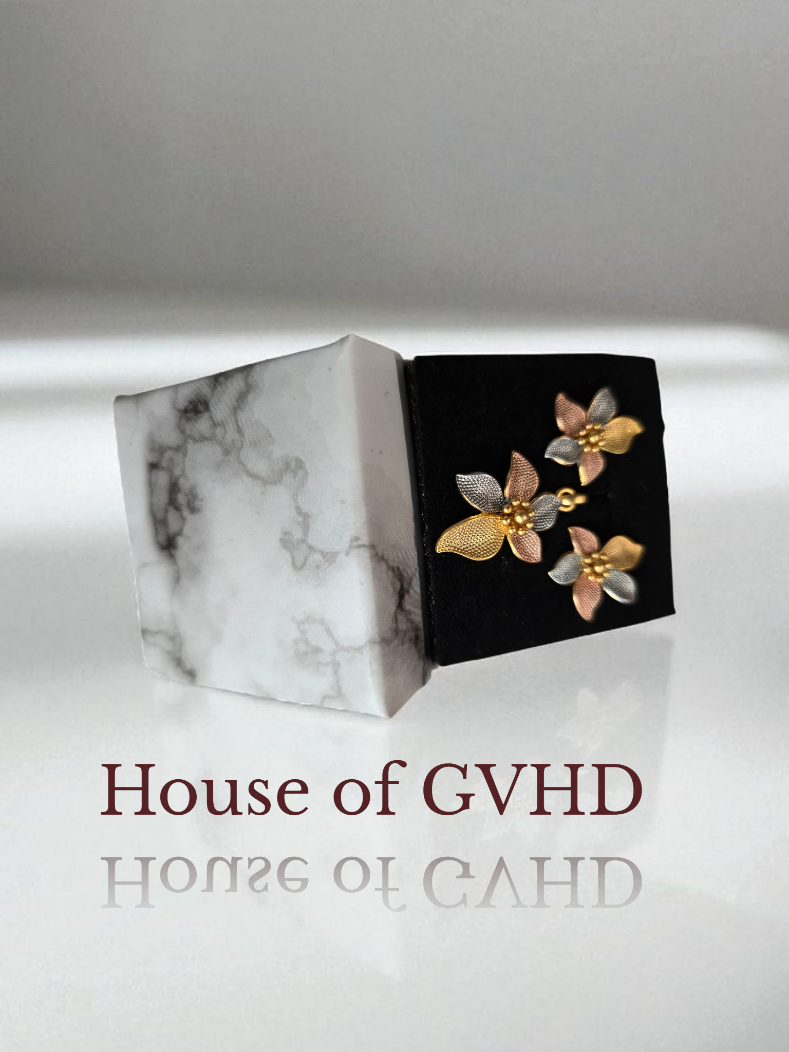 Tri-Tone Floral Jewelry Set – Earrings & Pendant in Gold, Silver & Rose Gold